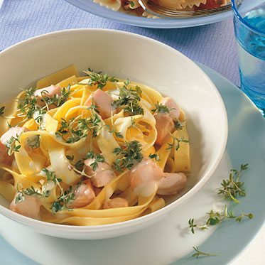 Bandnudeln mit Lachs