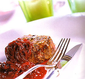 Filetsteaks mit Rotweinzwiebeln