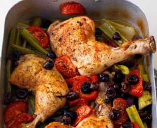 Hähnchenschenkel mit Tomaten und Oliven