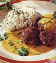 Kräuterfrikadellen in Currysauce