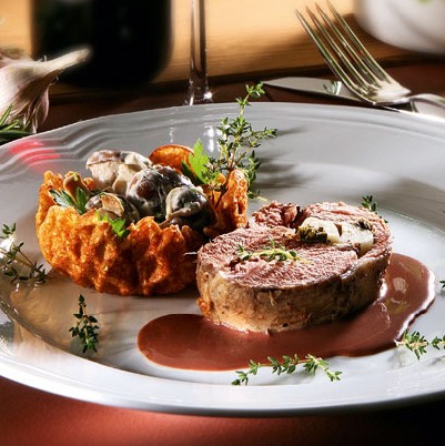 Lammkeule mit Pilzragout und Kartoffelwaffeln