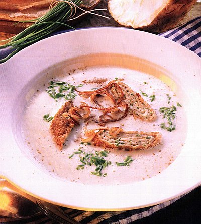 Sellerierahmsuppe mit Flädle